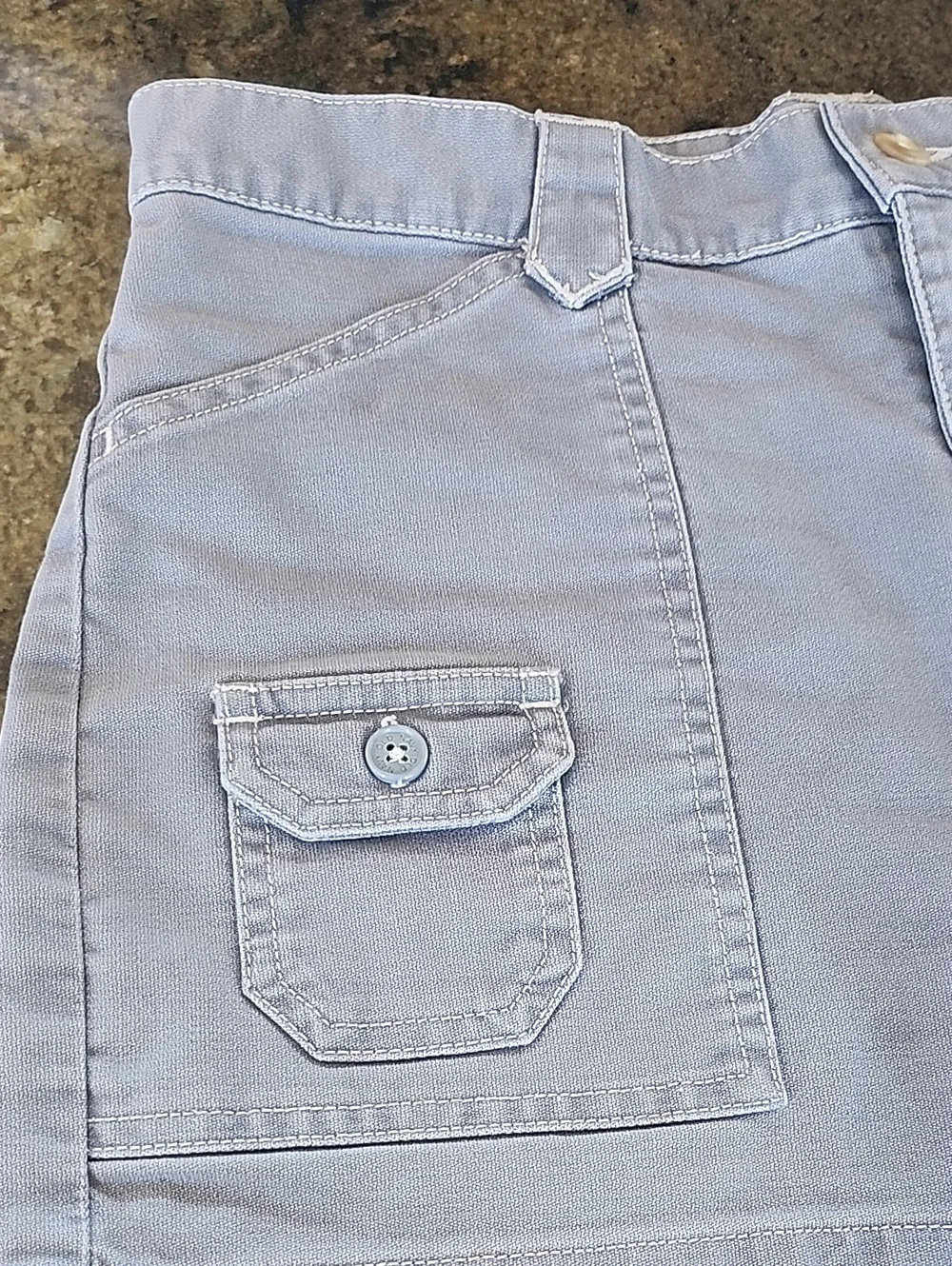 Old Navy Women's Light blue/gray Cotton Cargo Shorts with Pockets - Size 4